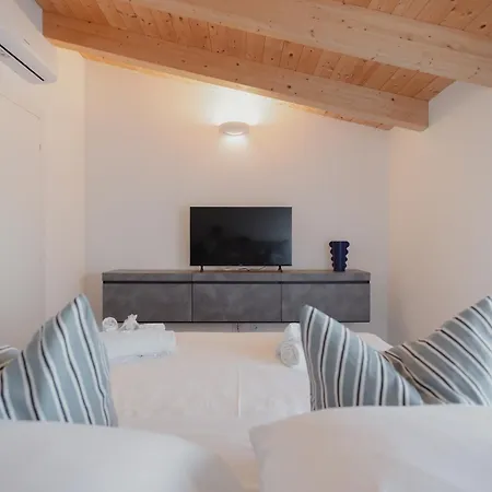 Apartman Gohost - The Corridor Near The Station